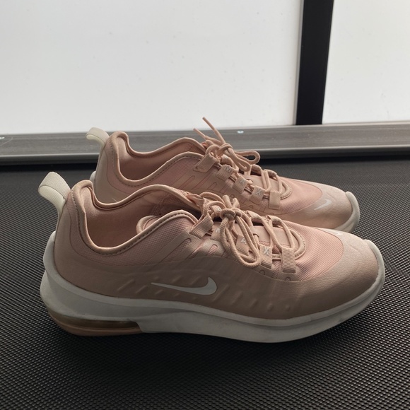 light pink nike womens shoes